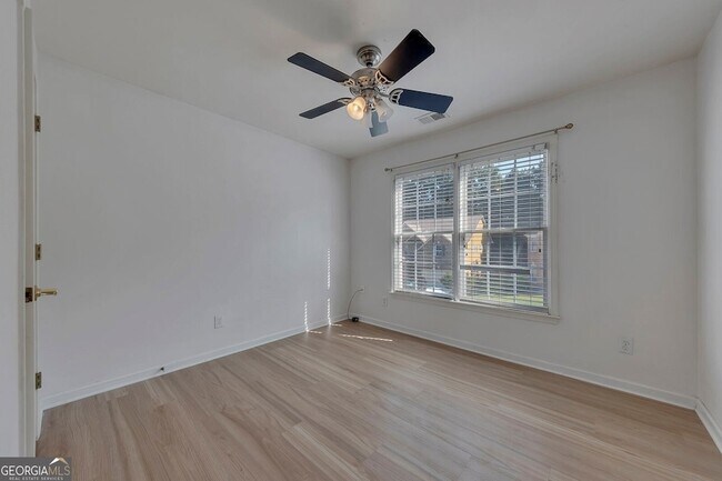 Building Photo - 3213 Juniper Dr