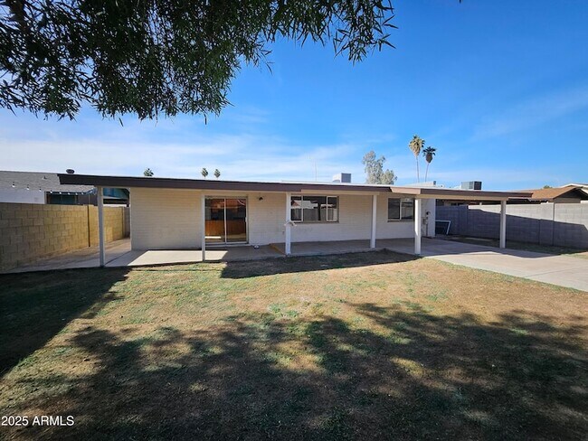 Building Photo - 513 N Apache Dr