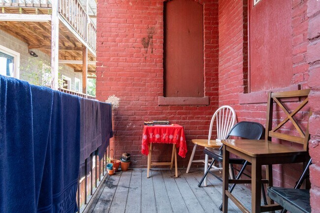 Building Photo - 55 Brackett St