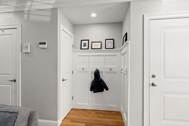 Building Photo - 76 Pearl St