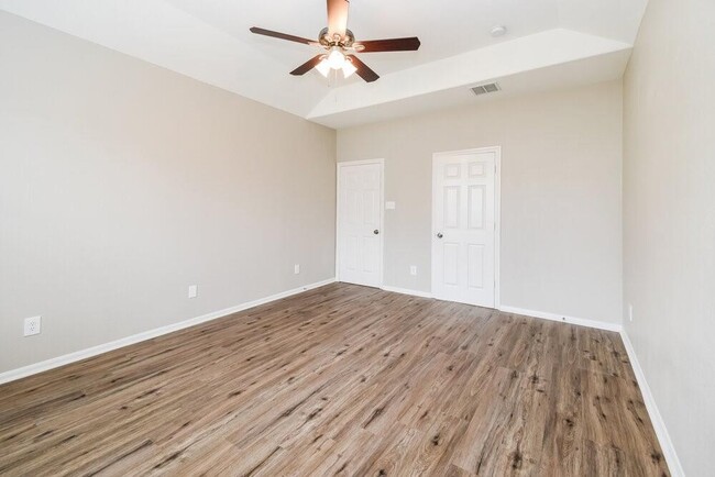Building Photo - Shoal Creek Drive, Pearland, TX 77584 - 2 BR 2.5 BA single-family home