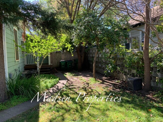 Building Photo - 397 E 6th St