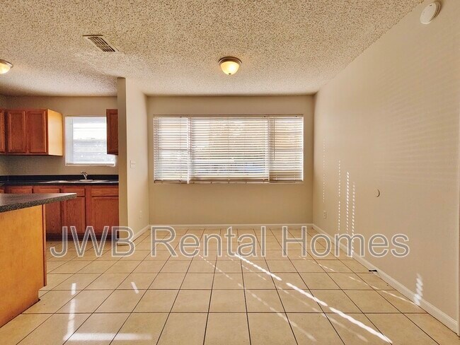 Building Photo - 1121 La Marche Dr