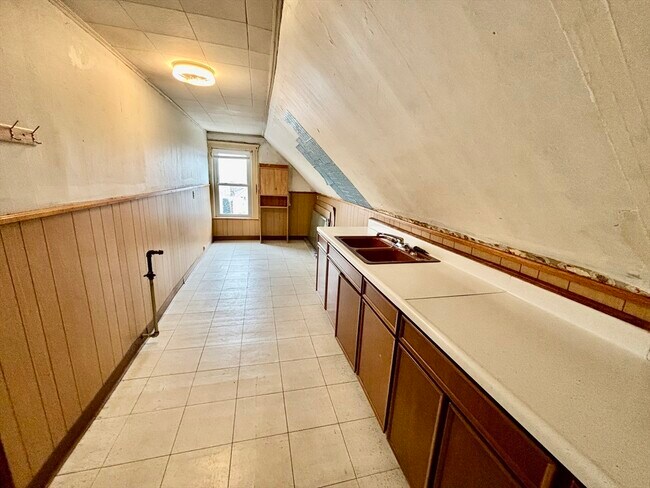 Building Photo - 19 Forest Ave