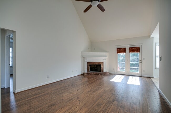 Building Photo - 1105 McDonough Cir