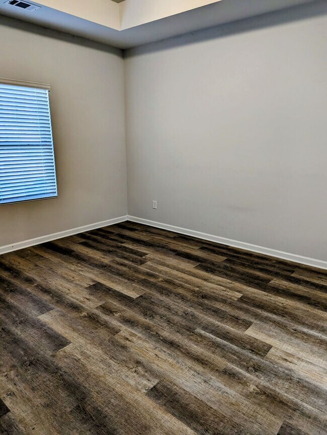 Building Photo - Beautiful 2 Bedroom 2 Bath off of Meriweather Road.