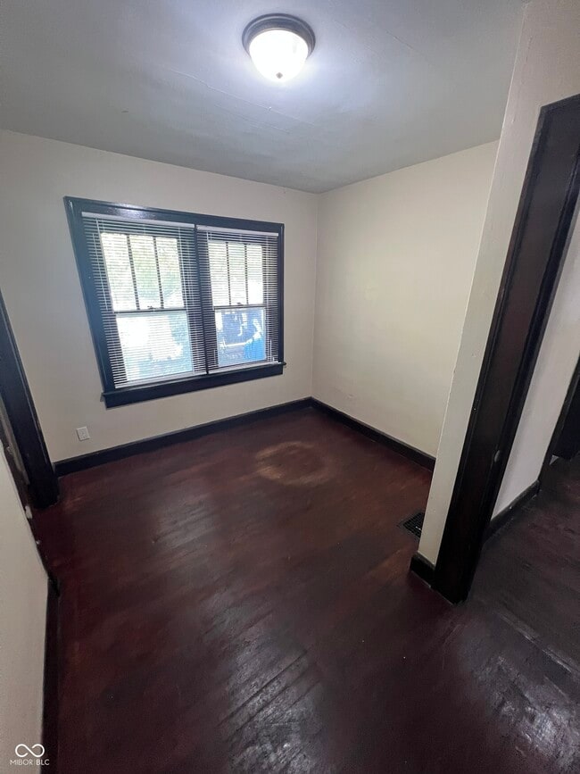 Building Photo - 1341 N Parker Ave