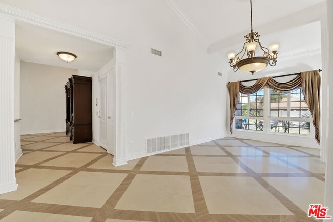 Building Photo - 10945 Cozycroft Ave