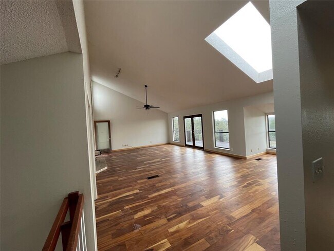 Building Photo - 210 Oak Springs Dr