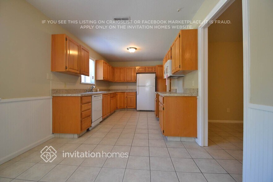 Building Photo - 10005 Albyar Ave