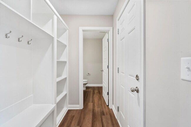 Building Photo - 453 Friendly Ave