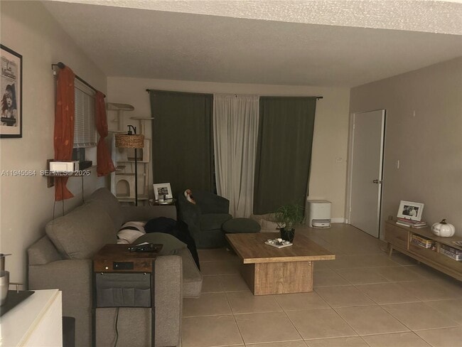 Building Photo - 956 NE 80th St