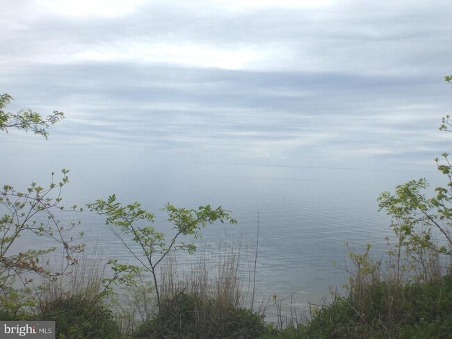 Building Photo - 3550 Bay View Dr