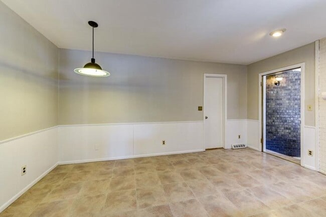Building Photo - 4125 Apache Rd