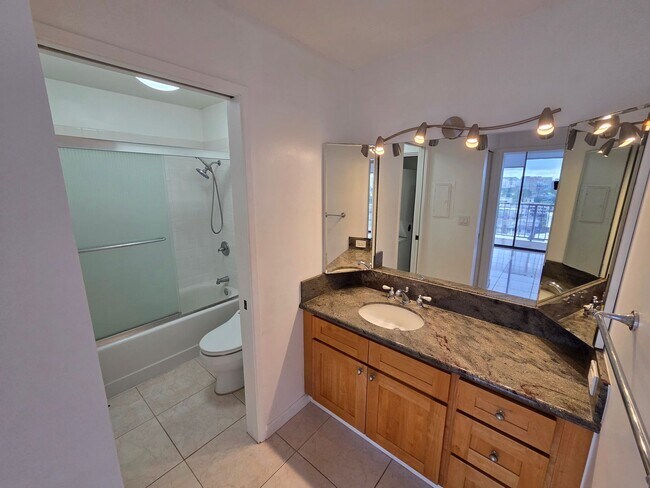 Building Photo - Wilder At Piikoi Spacious 1 Bedroom, 1 Bath & 1 Parking Stall.