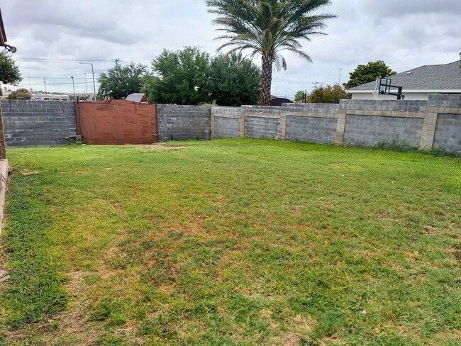 Building Photo - 2802 Don Sergio Dr