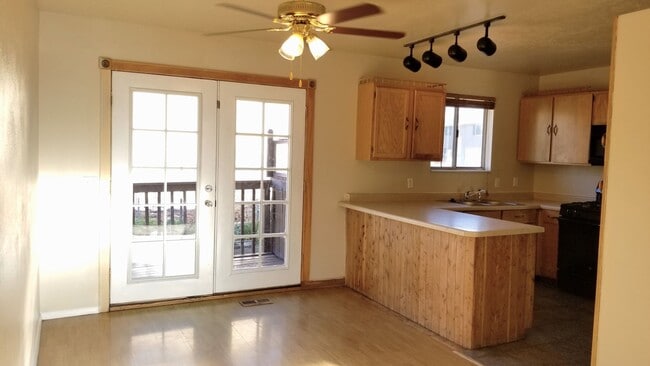 Building Photo - Large Home in Kearns - Fenced Backyard