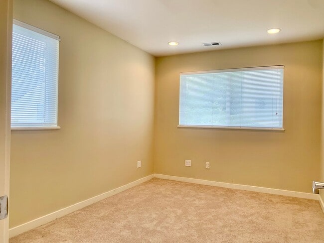 Building Photo - Madison Valley Home