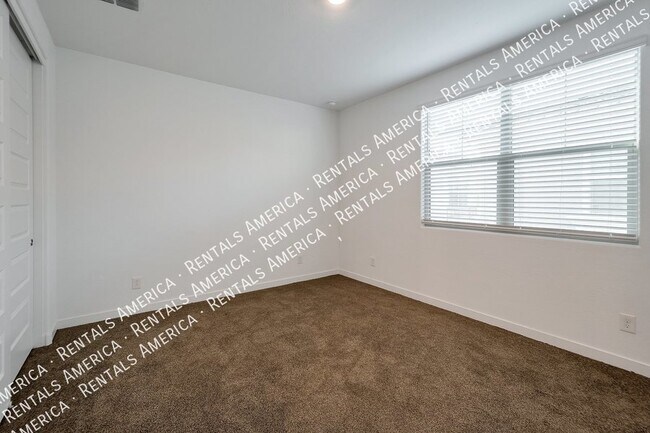 Building Photo - Amazing 3-bedroom 3 1/2 bath