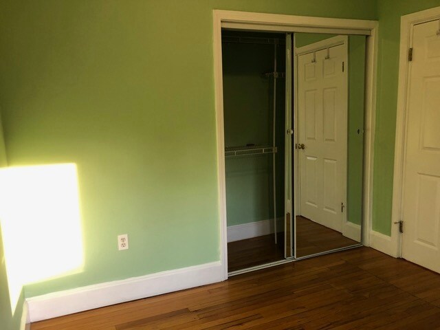Building Photo - 40 Rockview St
