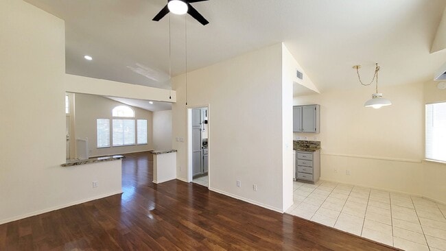 Building Photo - 9725 Sierra Mesa Ave