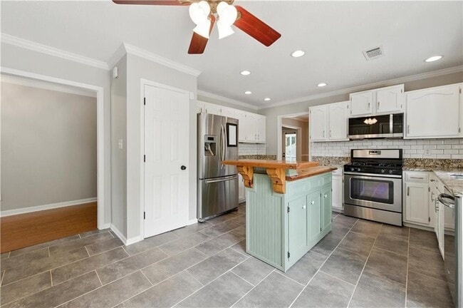 Building Photo - 1091 Colony Dr
