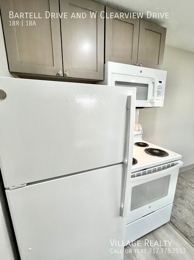 Building Photo - 51 W Clearview Dr