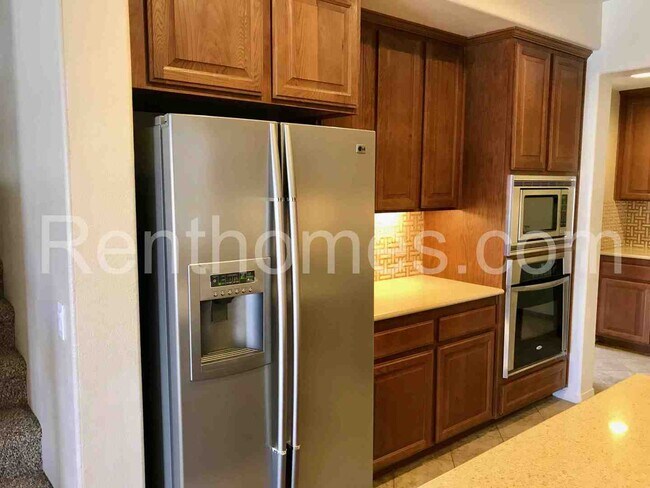 Building Photo - 5539 Alexandrine Ct