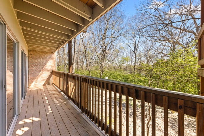 Building Photo - 5821 Oakwood Dr