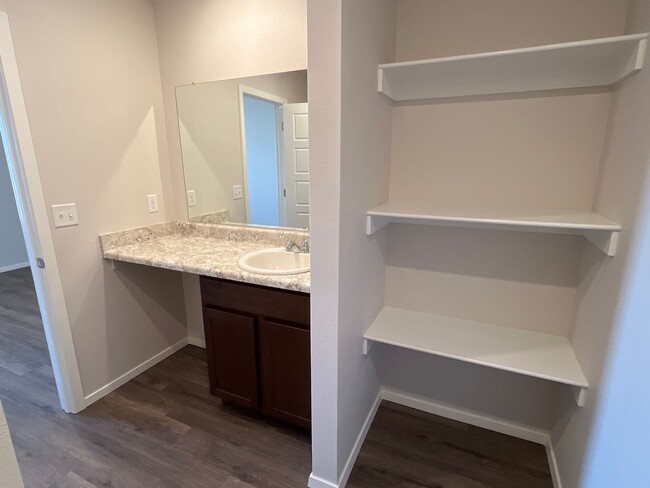 Building Photo - Beautiful 3 Bed, 2 Bath Home in Somerset – Pre-Leasing Now!