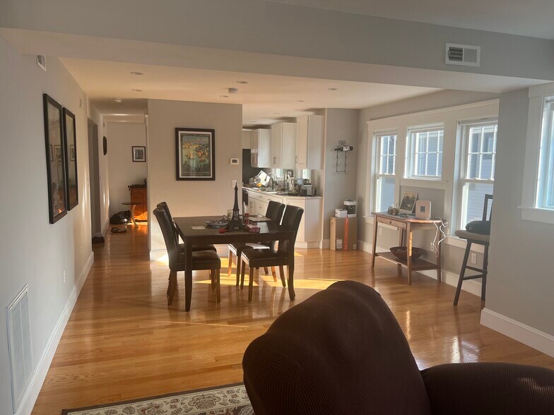 Building Photo - 20 Carver Rd E