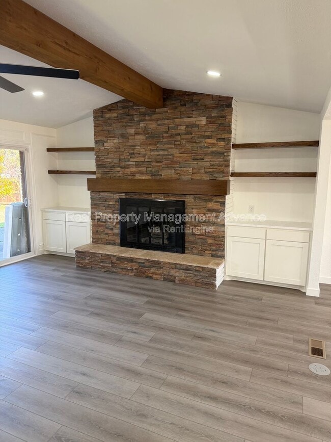 Building Photo - 905 Bromwich St