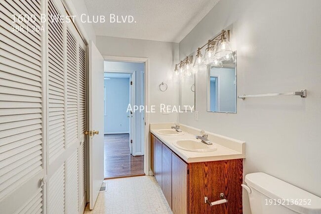 Building Photo - 1600 W Club Blvd