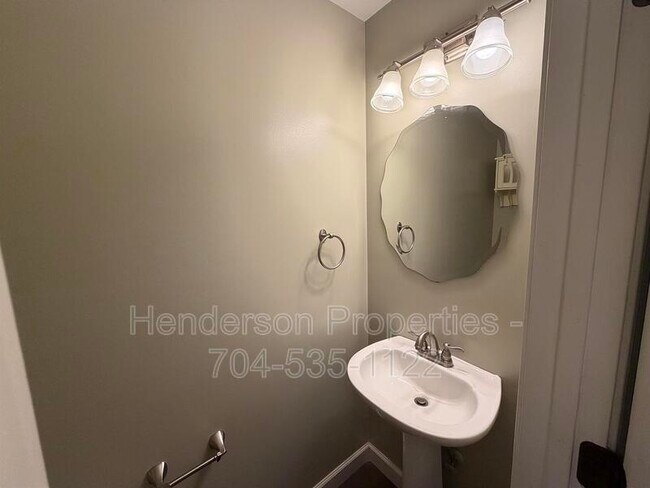 Building Photo - 2121 Ballingarry Dr