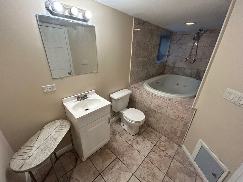 Building Photo - 3849 W School St