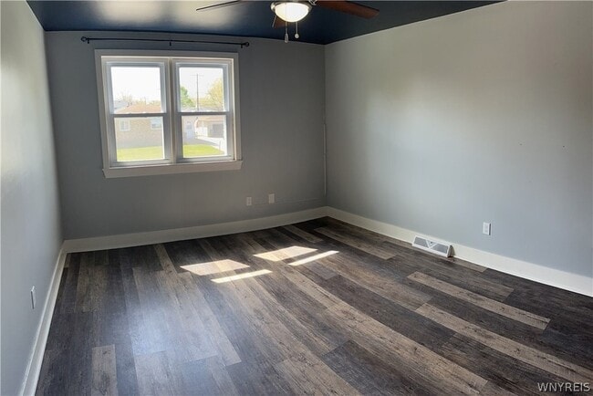 Building Photo - 221 Marrano Dr