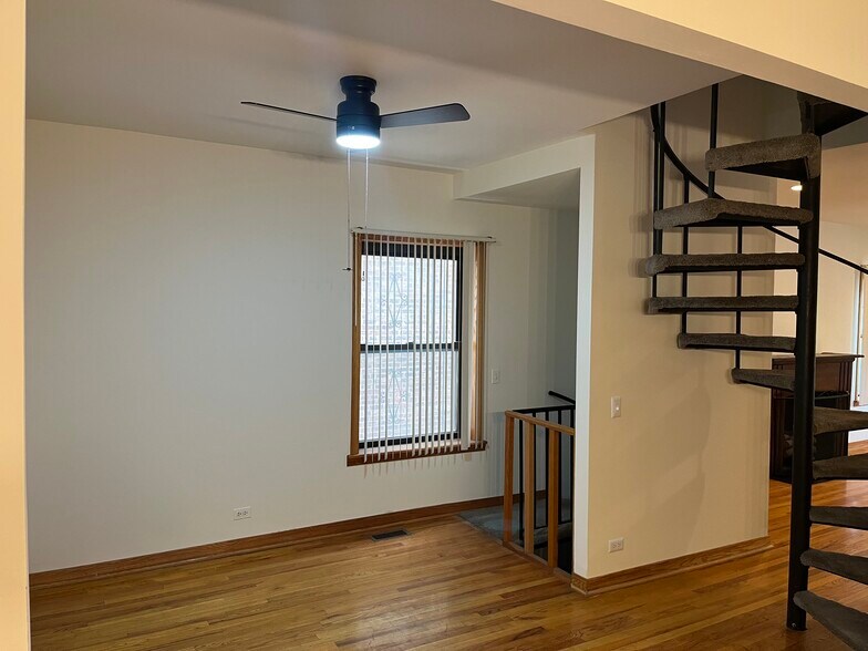 Building Photo - 8742 S Harper Ave