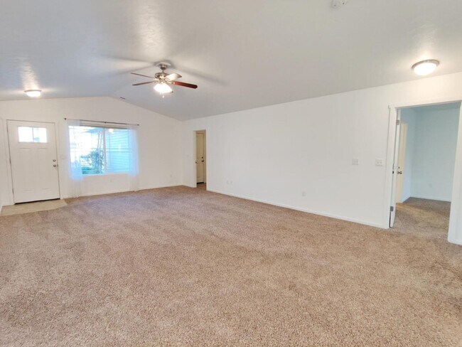 Building Photo - West Pasco Home with Hot Tub
