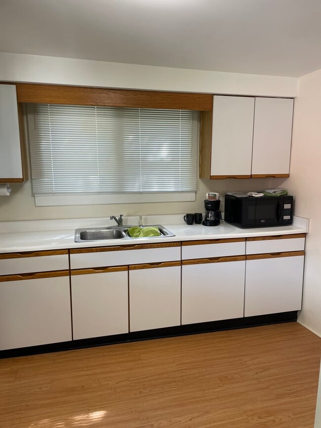 Building Photo - 10863 Main St