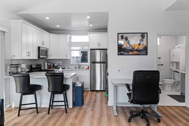 Building Photo - 4007 W 60th St