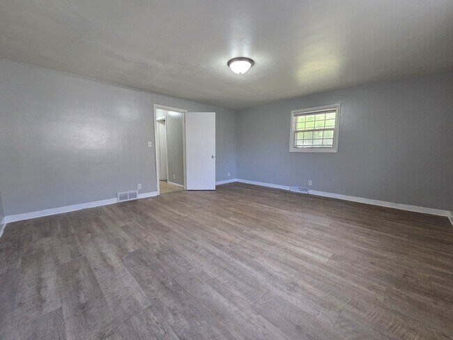 Building Photo - 2606 Southwood Dr