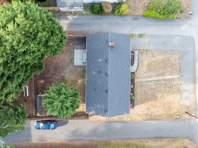 Building Photo - 8024 Florida Dr