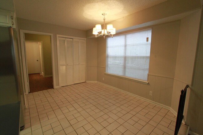 Building Photo - East Austin 4BR Gem on Cul-de-Sac w/ Spacious Lot & Updates