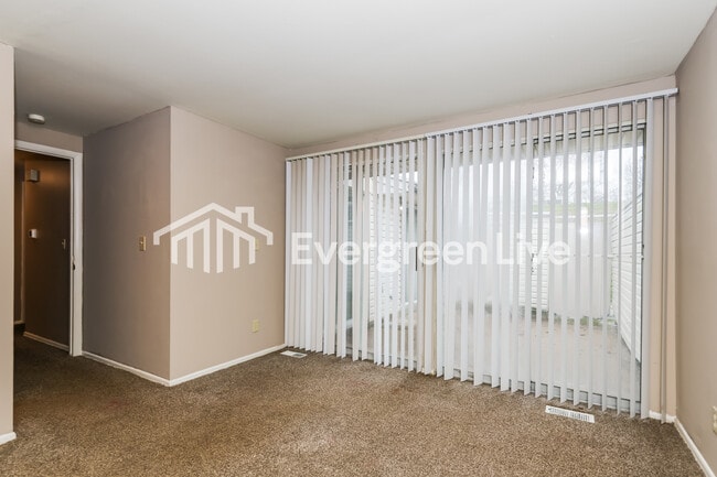 Building Photo - 5636 Troy Villa Blvd