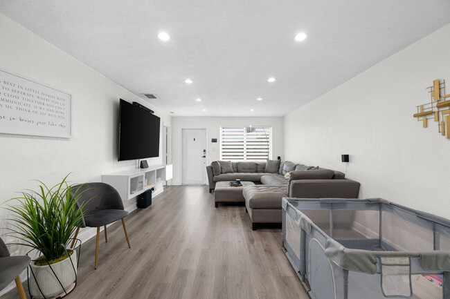 Building Photo - 7021 SW 10th Ct