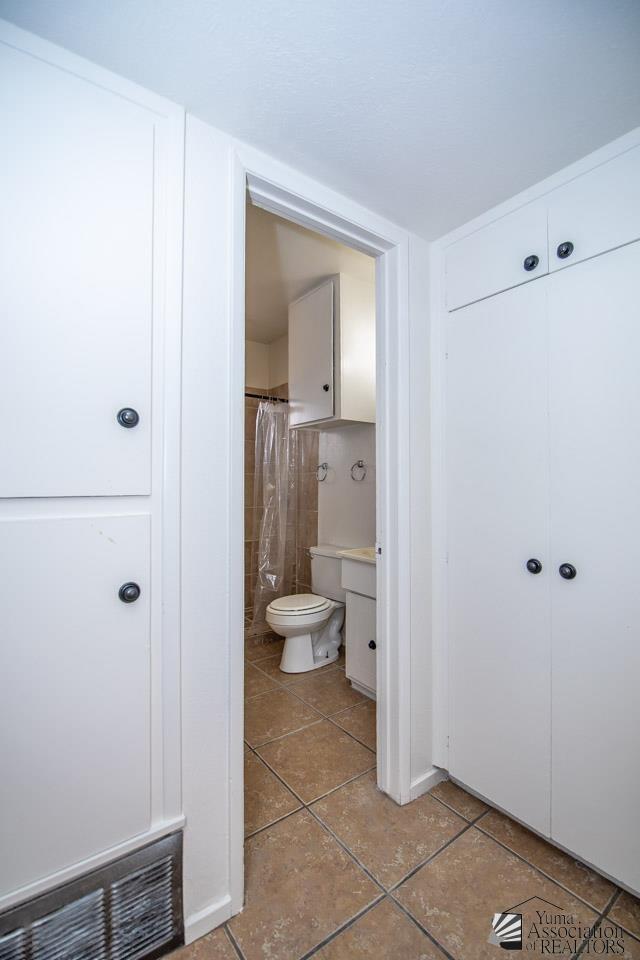 Building Photo - 250 W Catalina Dr