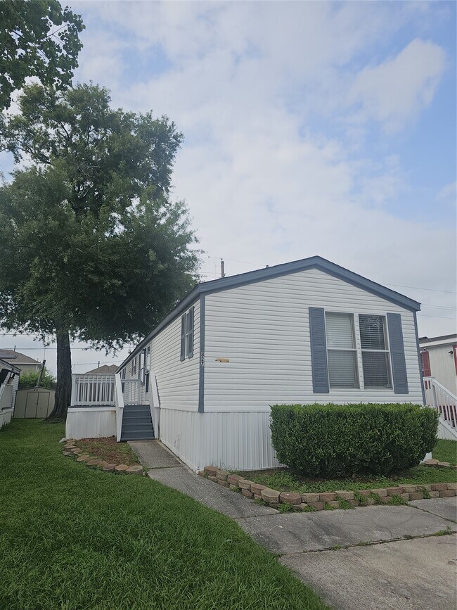 Building Photo - 827 Gregs Way