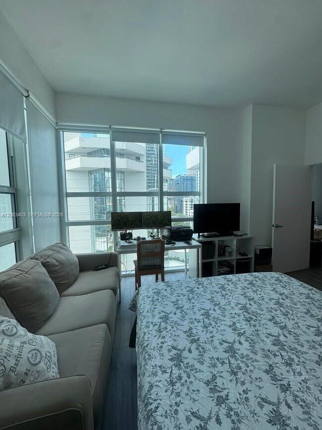 Building Photo - 951 Brickell Ave