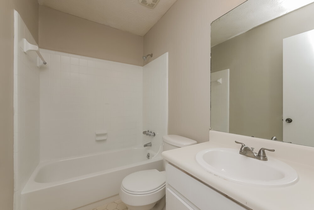 Building Photo - 9380 Forest Knoll Dr