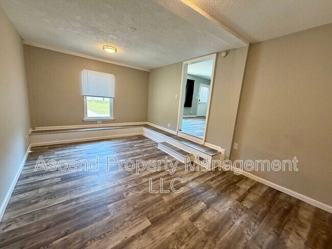 Building Photo - 7707 Canyon Dr